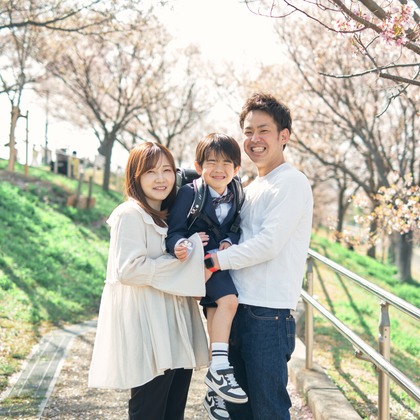 Tatsuyaが出張撮影した全体, 赤ちゃん・幼児服, 襟などが写った「家族写真撮影」の家族写真
