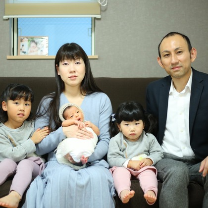 出張撮影HUG TIMEが撮影したニューボーンフォトの写真