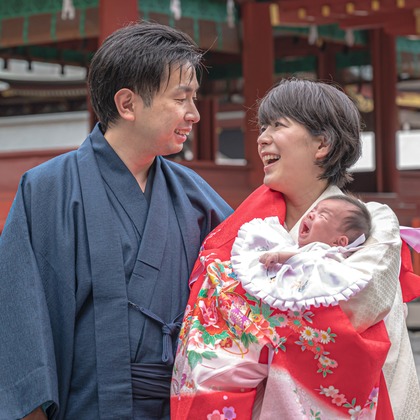 高木勇斗が出張撮影した赤ちゃん・幼児服, 自然の中の人々, 街路灯が写ったお宮参りの写真