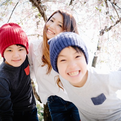 アトリエ　エピカ/清水　一哉が出張撮影した植物, 感情, レクリエーションなどが写った「桜フォト」の家族写真