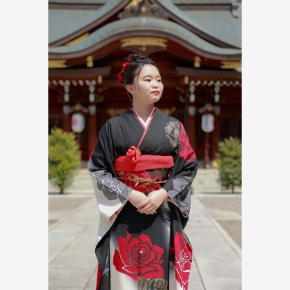 黒澤正彦が出張撮影した江の島シーキャンドル, キャンティカフェ, 水前寺成趣園などが写った「成人式前撮り撮影（群馬県高崎市　進雄神社　４月撮影）」の家族写真