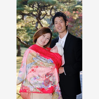 高夏写真店が出張撮影した記念写真, 家族写真, 七五三衣装が写ったお宮参りの写真