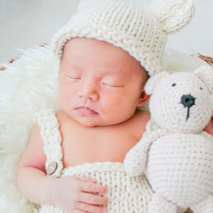 CREATIVE HOUSEが出張撮影した「ニューボーンフォト」の家族写真