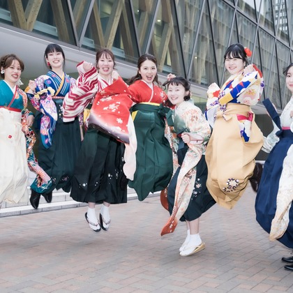 A&Y写真OFFICEが出張撮影した荷物とバッグ, シンボル, バックパックなどが写った「家族写真」の家族写真