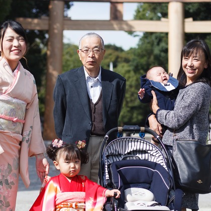 中井企画が出張撮影したネクタイ, フラッシュ撮影, ストリートファッションなどが写った「七五三(奈良)」の家族写真