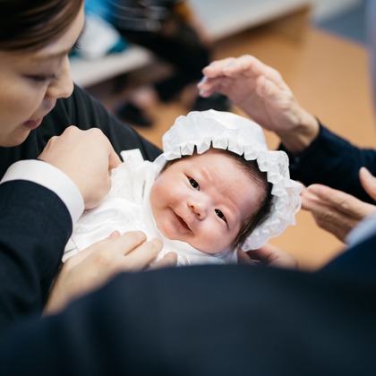 植村由理が出張撮影した肉食動物, 誕生, イヌ科などが写った「お宮参り　＠水天宮」の家族写真