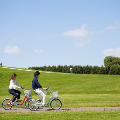 Happy with Photosが出張撮影した「アニバーサリーフォト(結婚記念日)＠札幌市・モエレ沼公園」の家族写真