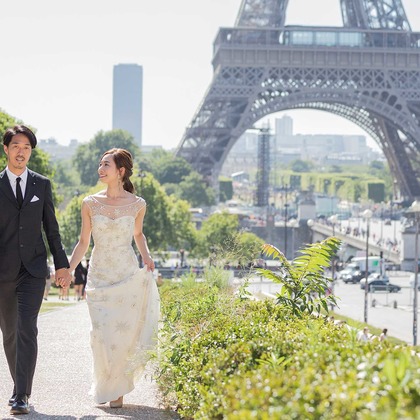 Photo of Photowedding in Paris (at Eiffel tower & Bir-Hakeim Bridge) taken by Petite Nao Photography