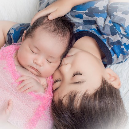 AXiS Photo Servise 藤井靖史が出張撮影したシャツ, ビーチの人々, 自然の中の人々が写ったニューボーンフォトの写真