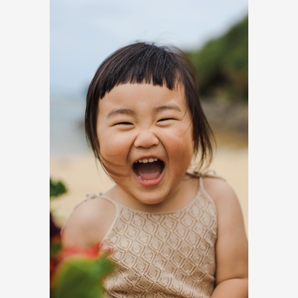 ポートレート沖縄が出張撮影した「天真爛漫な女の子３歳の誕生日」の家族写真