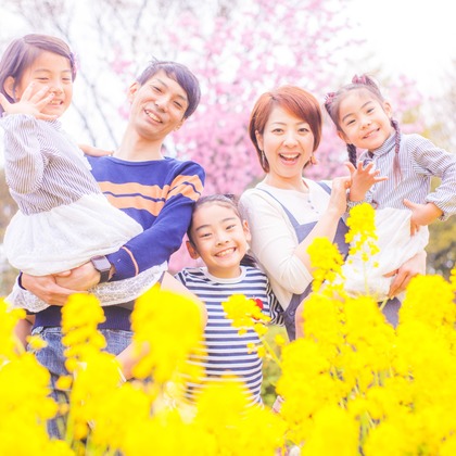 この写真は、出張撮影(家族写真(キッズ,ベビーフォト))のアルバム「春の撮影会」にある写真の1枚で、家族写真(キッズ,ベビーフォト)などが写っています。<br>「春の撮影会」では他にも:albumPhotoCount枚の家族写真を見ることができます。撮影者は出張撮影　ビンコロ堂です。カメラマンのプロフィールページで、家族写真(キッズ,ベビーフォト)撮影の口コミやおすすめコメントを見ることができます。