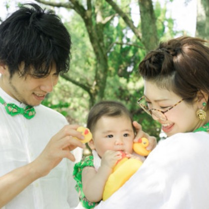 この写真は、出張撮影(家族写真(キッズ,ベビーフォト))のアルバム「お気に入りの公園でのハーフバースデー」にある写真の1枚で、家族写真(キッズ,ベビーフォト)などが写っています。<br>「お気に入りの公園でのハーフバースデー」では他にも:albumPhotoCount枚の家族写真を見ることができます。撮影者は富岡 そよぎです。カメラマンのプロフィールページで、家族写真(キッズ,ベビーフォト)撮影の口コミやおすすめコメントを見ることができます。