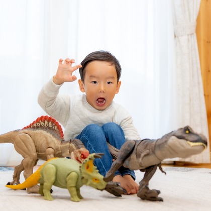 大森光太郎・K-PHOTOが出張撮影した赤ちゃん・幼児服, 分かち合う, フラッシュ撮影などが写った「家族写真撮影」の家族写真