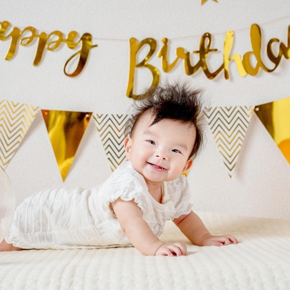 高木勇斗が出張撮影したグローブ, フラッシュ撮影, 家族一緒に写真を撮るなどが写った「様々な人物」の家族写真