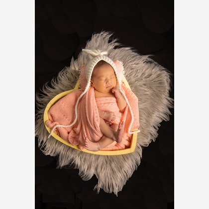 岩坪眞一郎が出張撮影した「ニューボーンフォト」の家族写真