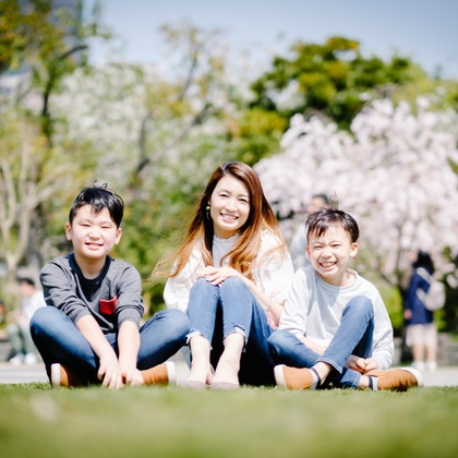 アトリエ　エピカ/清水　一哉が出張撮影した植物, 感情, レクリエーションなどが写った「桜フォト」の家族写真