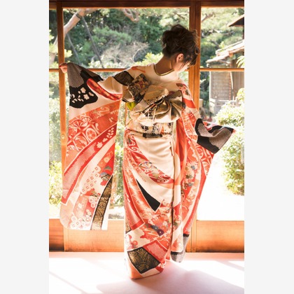 富岡 そよぎが出張撮影した「日本庭園、和室での成人式撮影」の家族写真