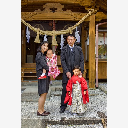 waka photoが出張撮影した自然の中の人々, 植物学, 植物が写った七五三フォトの写真