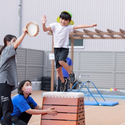 T.Matsumuraが出張撮影した甘いひよこ, 鍛冶池キャンプ場, ローラースポーツなどが写った「運動会（保育園）」の家族写真