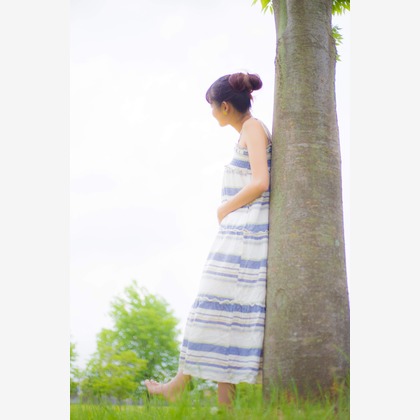 中井企画が出張撮影したフラッシュ撮影, シャツ, 家族一緒に写真を撮るなどが写った「マタニティカップルフォト」の家族写真