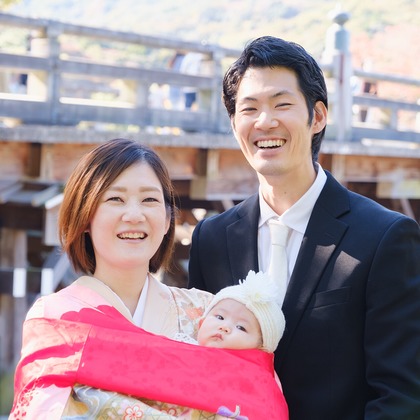 高夏写真店が出張撮影した記念写真, 家族写真, 七五三衣装が写ったお宮参りの写真