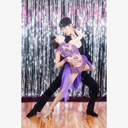 踊るカメラマンAKIRAが撮影したウェディングや家族、ビジネスの写真