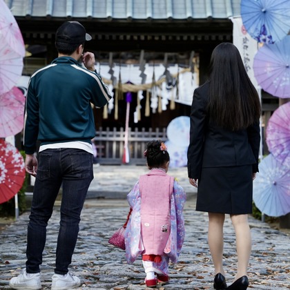 この写真は、出張撮影(家族写真(キッズ,ベビーフォト))のアルバム「家族、七五三」にある写真の1枚で、家族写真(キッズ,ベビーフォト)などが写っています。<br>「家族、七五三」では他にも:albumPhotoCount枚の家族写真を見ることができます。撮影者は中村誠琢です。カメラマンのプロフィールページで、家族写真(キッズ,ベビーフォト)撮影の口コミやおすすめコメントを見ることができます。