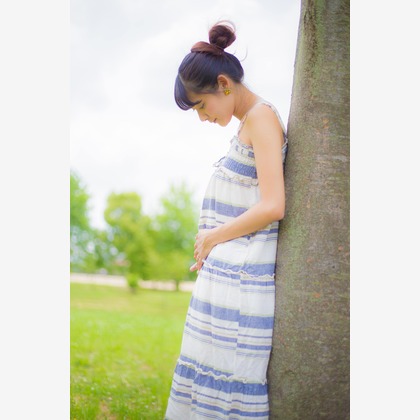 中井企画が出張撮影したフラッシュ撮影, シャツ, 家族一緒に写真を撮るなどが写った「マタニティカップルフォト」の家族写真