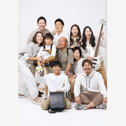 森田寫眞館が出張撮影したビバビーチ＆レストラン, ハイドパーク, ラップなどが写った「ファミリー」の家族写真