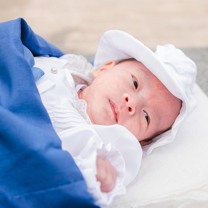 山下　剛が出張撮影したネクタイ, 赤ちゃん・幼児服, 慰めなどが写った「お宮参りの撮影」の家族写真