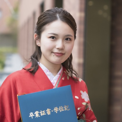 A&Y写真OFFICEが出張撮影した荷物とバッグ, シンボル, バックパックなどが写った「家族写真」の家族写真