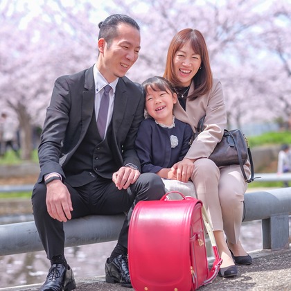 この写真は、出張撮影(家族写真(キッズ,ベビーフォト))のアルバム「家族写真撮影全般」にある写真の1枚で、家族写真(キッズ,ベビーフォト)などが写っています。<br>「家族写真撮影全般」では他にも:albumPhotoCount枚の家族写真を見ることができます。撮影者は杉本 周平です。カメラマンのプロフィールページで、家族写真(キッズ,ベビーフォト)撮影の口コミやおすすめコメントを見ることができます。