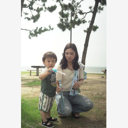 村崎玲巨が出張撮影した「おでかけ」の家族写真