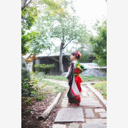 荒畑けいこが出張撮影した友情, 砂, 楽しげが写ったエンゲージメントフォトの写真