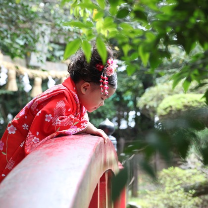Photo Arima（有馬 明広）が出張撮影した菓子, 贈り物, 脊椎動物などが写った「七五三出張撮影 in 熊本」の家族写真