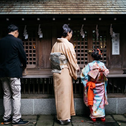 植村由理が出張撮影したストリートファッション, 753, 生物などが写った「七五三　＠神明社　横浜」の家族写真
