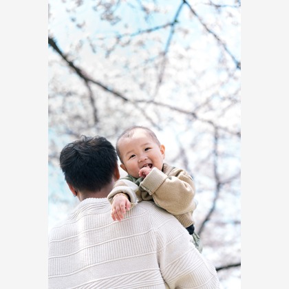 櫻井一平が出張撮影した自然の中の人々, 日本の建築, 中国建築などが写った「ファミリーフォト」の家族写真