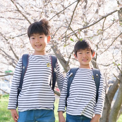 この写真は、出張撮影(家族写真(キッズ,ベビーフォト))のアルバム「家族写真の撮影」にある写真の1枚で、家族写真(キッズ,ベビーフォト)などが写っています。<br>「家族写真の撮影」では他にも:albumPhotoCount枚の家族写真を見ることができます。撮影者は高夏写真店です。カメラマンのプロフィールページで、家族写真(キッズ,ベビーフォト)撮影の口コミやおすすめコメントを見ることができます。