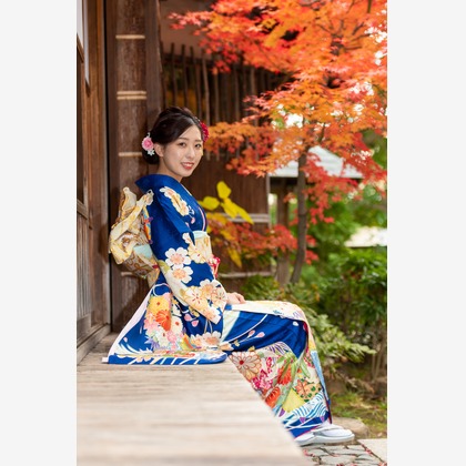 合同会社優希photoが出張撮影した成人式, 落葉, 着物が写った成人式撮影の写真