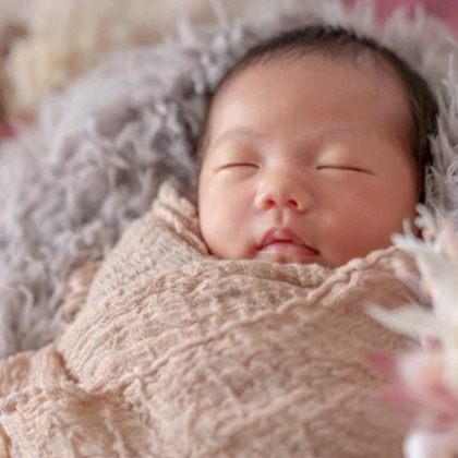 CREATIVE HOUSEが出張撮影した「ニューボーンフォト」の家族写真