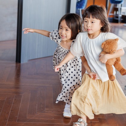 ちずカメラが出張撮影したワンピース, 荷物とバッグ, 赤ちゃん・幼児服などが写った「子供達」の家族写真