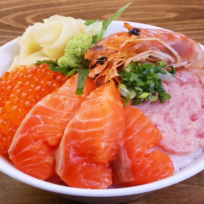 森安　照が撮影したウェディングや家族、ビジネスの写真