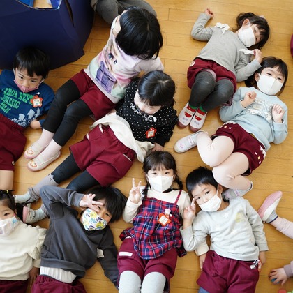 鈴木雅人が出張撮影した「スクール」の家族写真