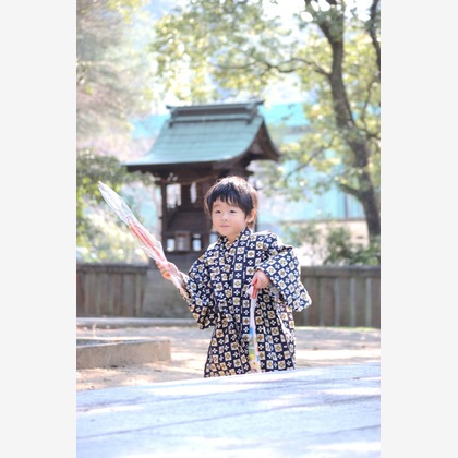 ko1low photographが出張撮影した紫色, 楽しげ, 子どもが写ったエンゲージメントフォトの写真