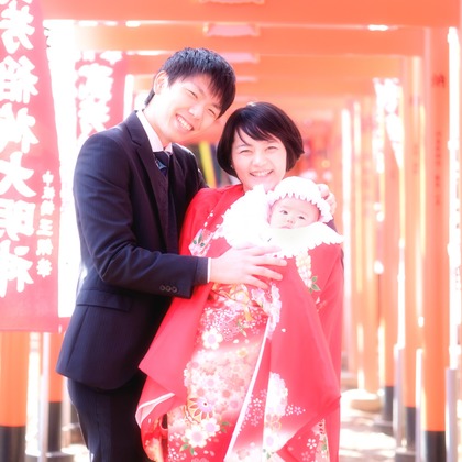 アトリエ　エピカ/清水　一哉が出張撮影したインタラクション, 顔, お宮参りなどが写った「お宮参り」の家族写真