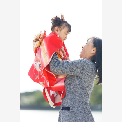 中井企画が出張撮影したネクタイ, フラッシュ撮影, ストリートファッションなどが写った「七五三(奈良)」の家族写真