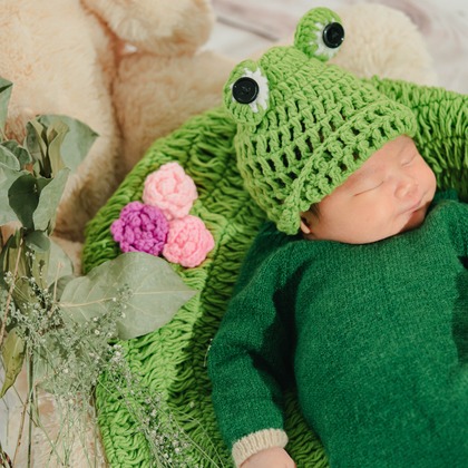 玉城　肇が出張撮影した色合いと色合い, 赤ちゃん・幼児服, 眠っている赤ちゃんなどが写った「ニューボーン撮影」の家族写真