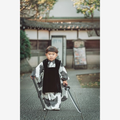 伊藤雄太写真館が出張撮影した自然の中の人々, 幸福, 黒髪などが写った「七五三フォト」の家族写真