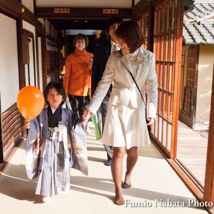 名畑文巨写真事務所が出張撮影した「出張撮影七五三・お宮詣り」の家族写真