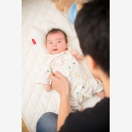 竹部 祐樹が出張撮影したジェスチャー, 適応, 生物などが写った「ベビーフォト＠長崎市」の家族写真